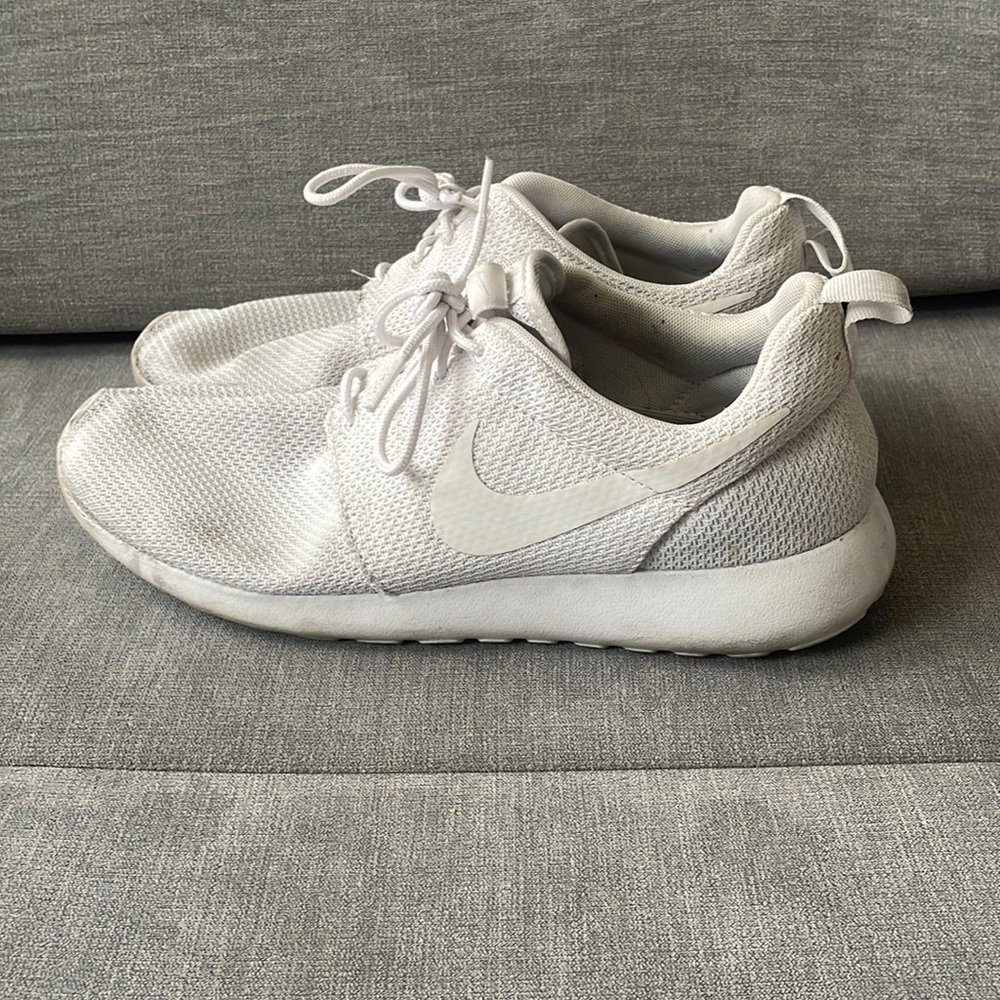Nike Roshe white shoes